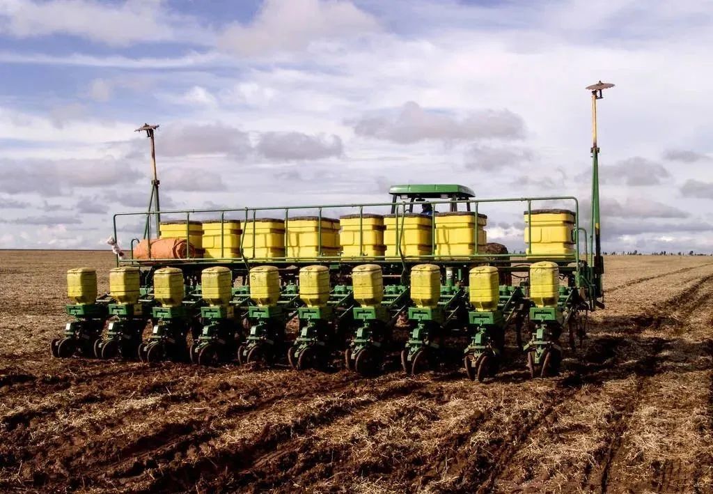 【農(nóng)機(jī)行業(yè)】未來必將暢銷的10大農(nóng)機(jī)，大豆玉米復(fù)合播種機(jī)、殘膜回收機(jī)等有國家高額