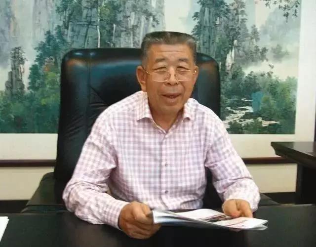 他靠貸款5000元，7頭牛起家，如今成為殯葬行業第一股