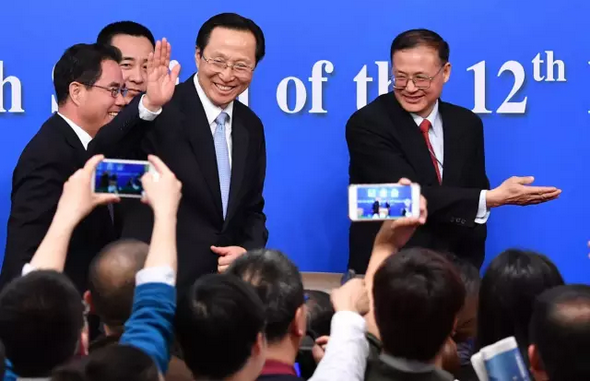 農業部長遭記者追問回應：農民增收是“必答題”