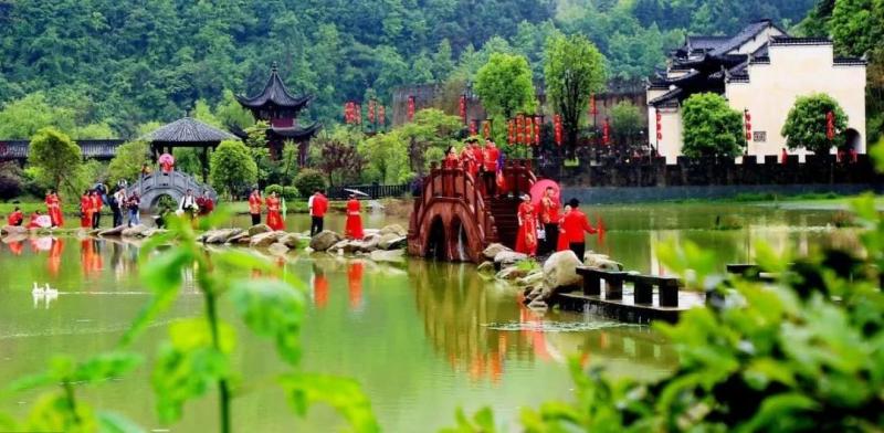 農(nóng)村暴富的機(jī)會(huì)來(lái)了！國(guó)家支持鄉(xiāng)村旅游大發(fā)展，未來(lái)必將井噴