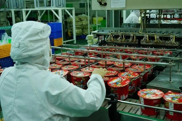 他干廣告出身，投身方便面事業，準備沖擊“新型方便面”第一股！