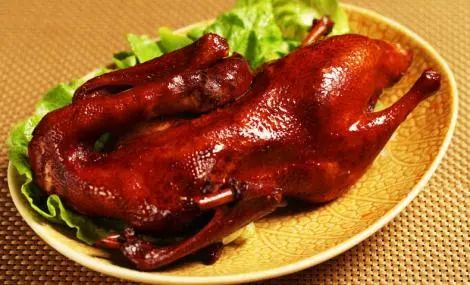 【商業案例】江西“醬鴨女王”：41歲下崗，靠醬鴨起家，年賺3.9億，憑啥？