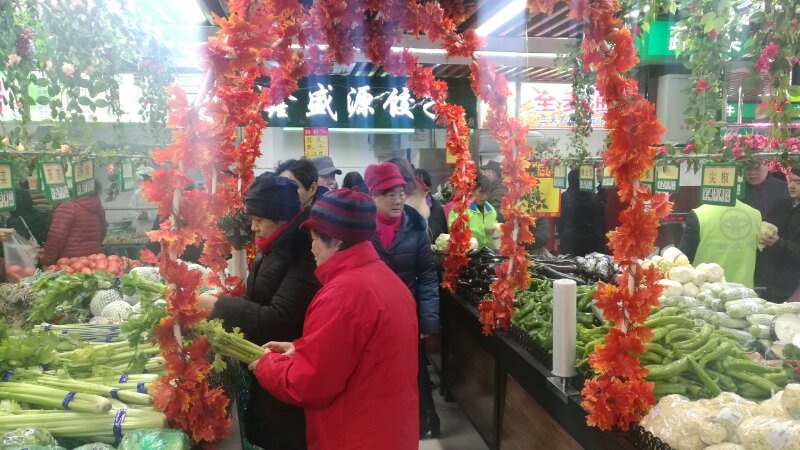 新發地市場菜籃子工程首家“便民菜店”